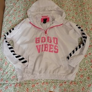 Justify, white, Good Vibes pull over windbreaker. Like New. Medium
